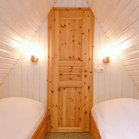 An Der Steilkueste Finnhuette 03 *